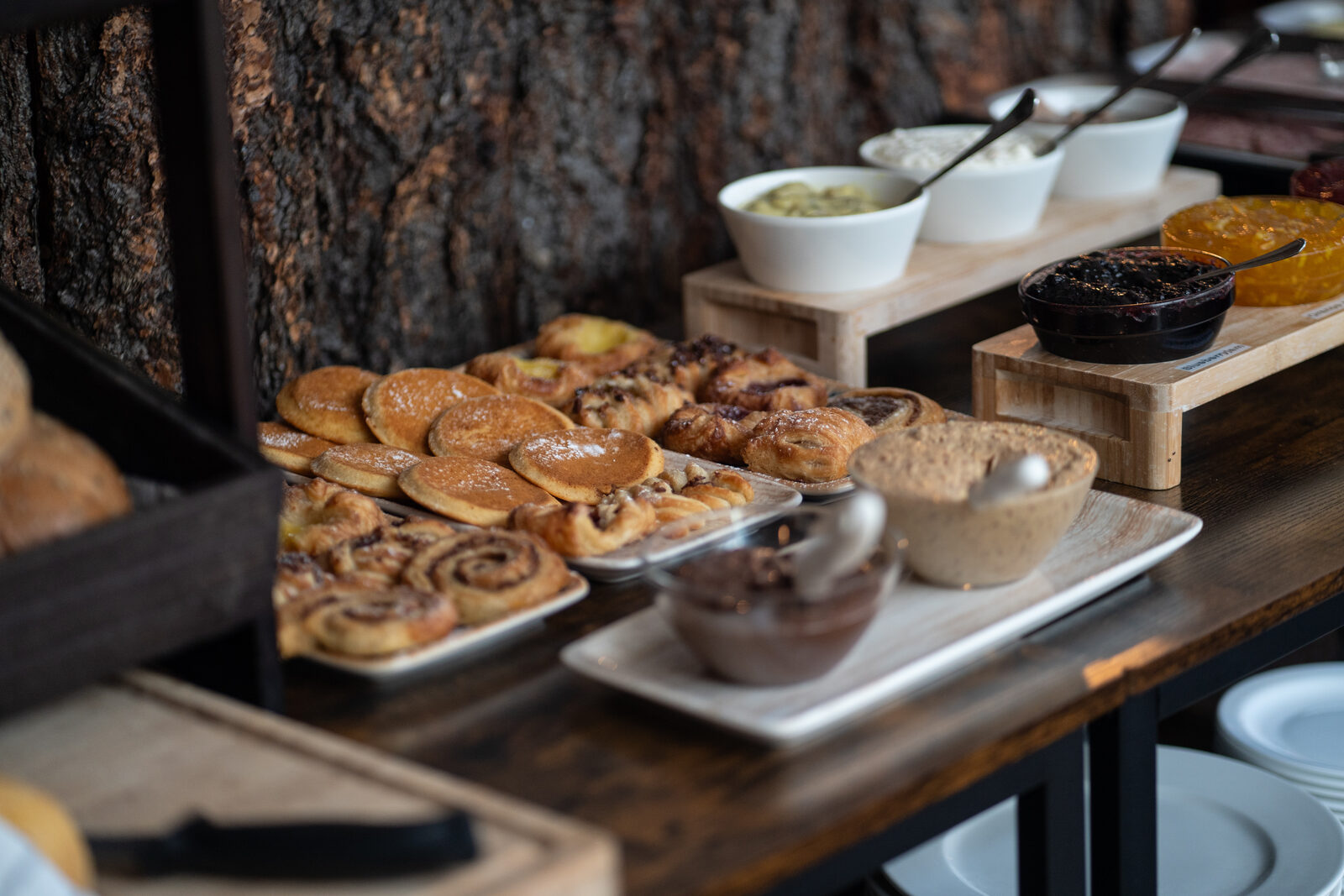 Breakfast buffet at Bláfell